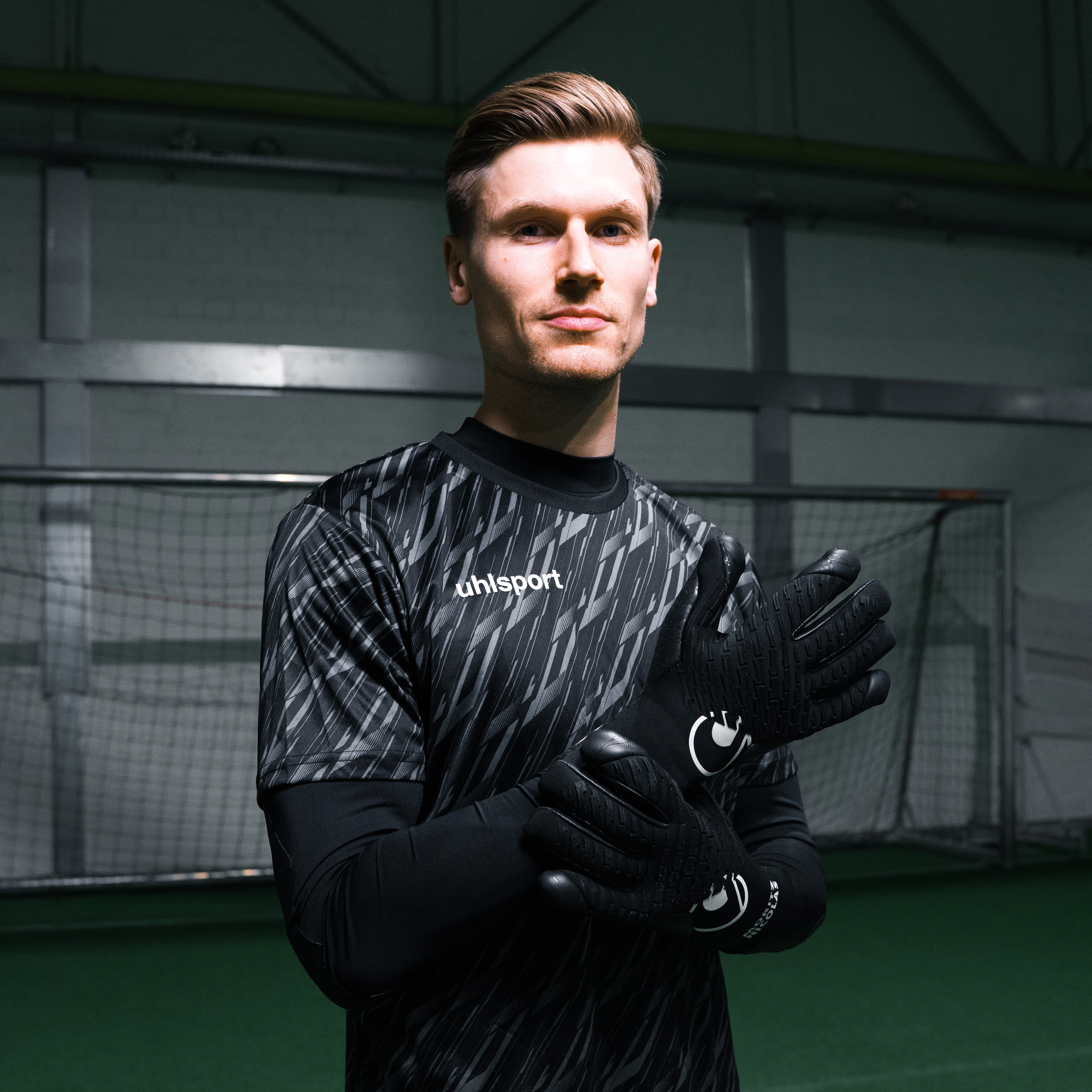 UHLSPORT FM CYBERTEC ULTRAGRIP HN #392 BLACK/WHITE