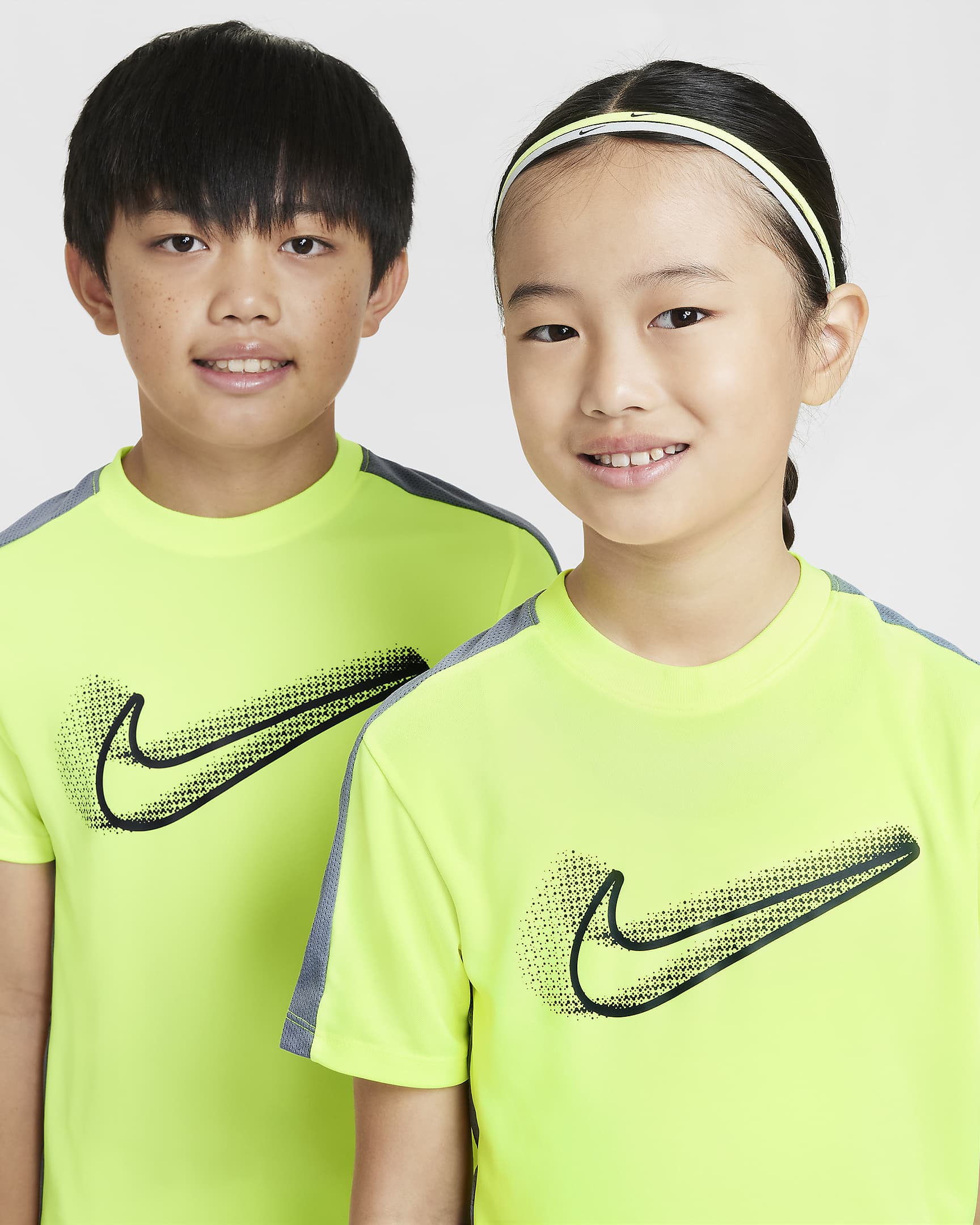 NIKE ACADEMY23 JUNIOR VOLT/COOL GREY/BLACK NIKE ACADEMY23 JUNIOR VOLT/COOL GREY/BLACK