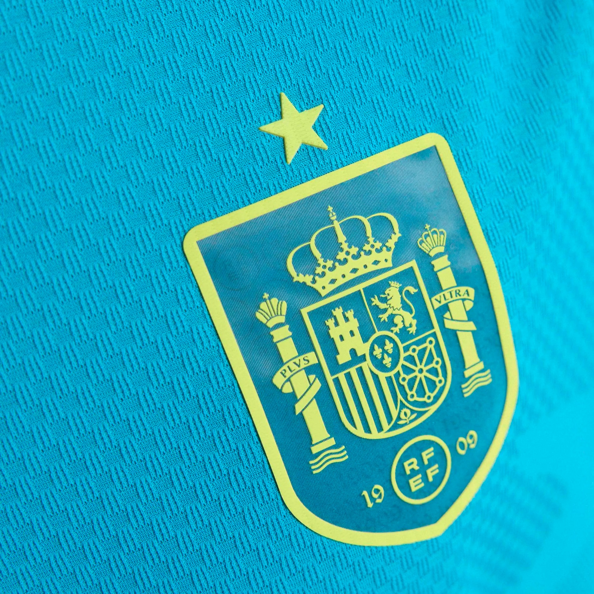 ADIDAS SPAIN 26 HOME AUTHENTIC GOALKEEPER JERSEY LS