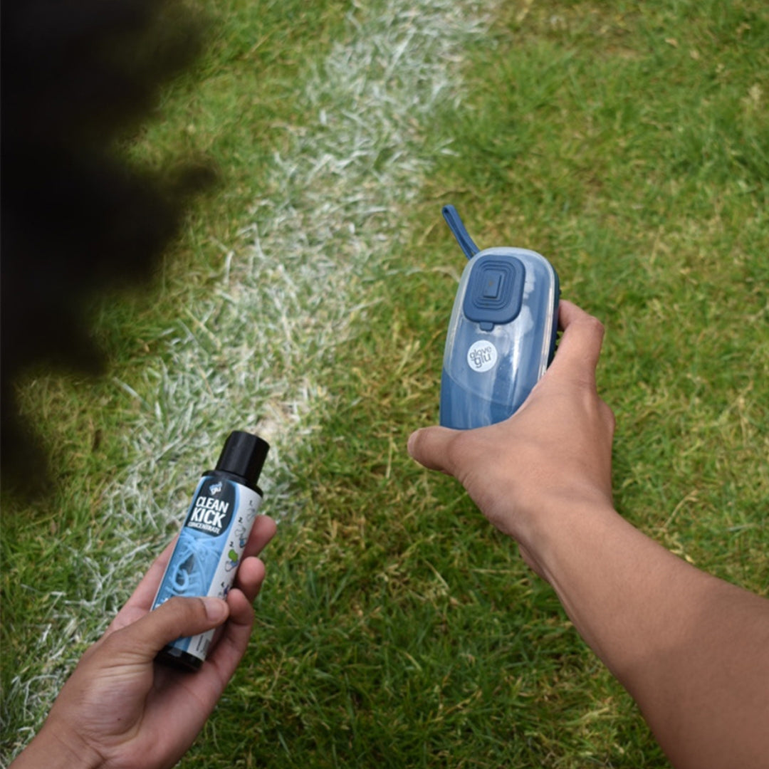 GLOVEGLU CLEAN KICK CONCENTRATE (120ml) GLOVEGLU CLEAN KICK STARTER KIT: PUMP BRUSH + CONCENTRATE (120ml)