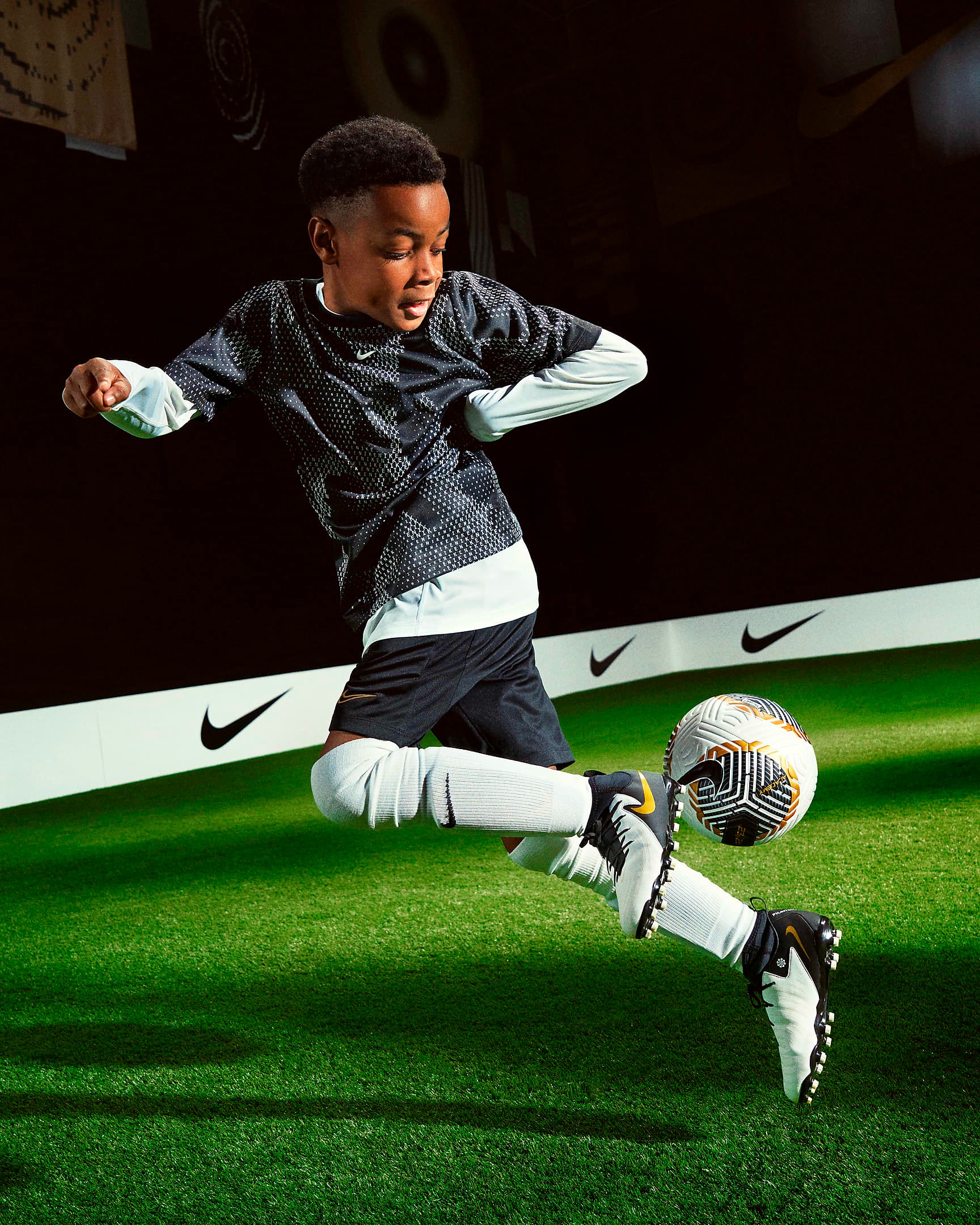 NIKE JR PHANTOM LUNA II ACADEMY WHITE/BLACK-METALLIC GOLD