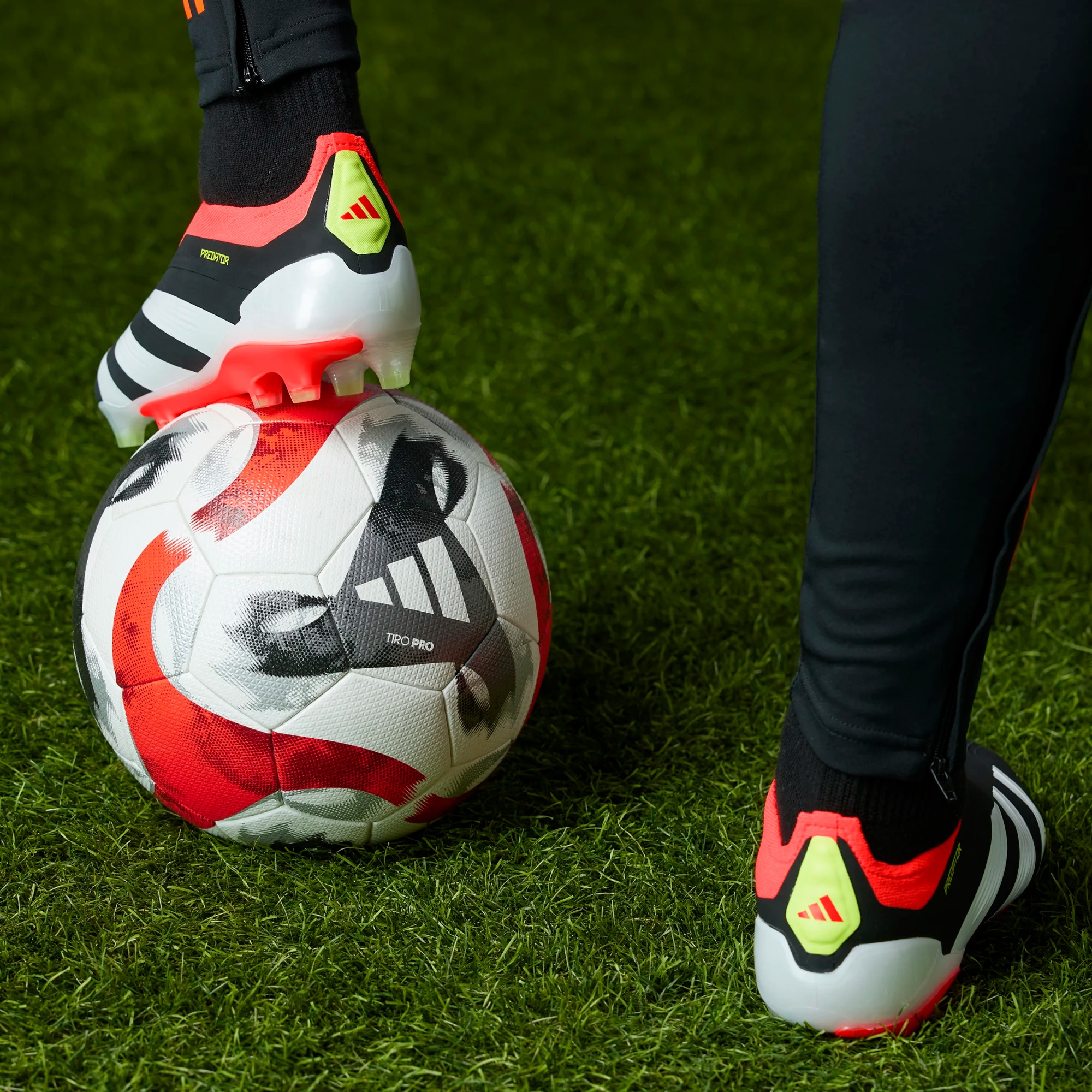 ADIDAS PREDATOR ELITE LL FG CORE BLACK/CLOUD WHITE/SOLAR RED | UK