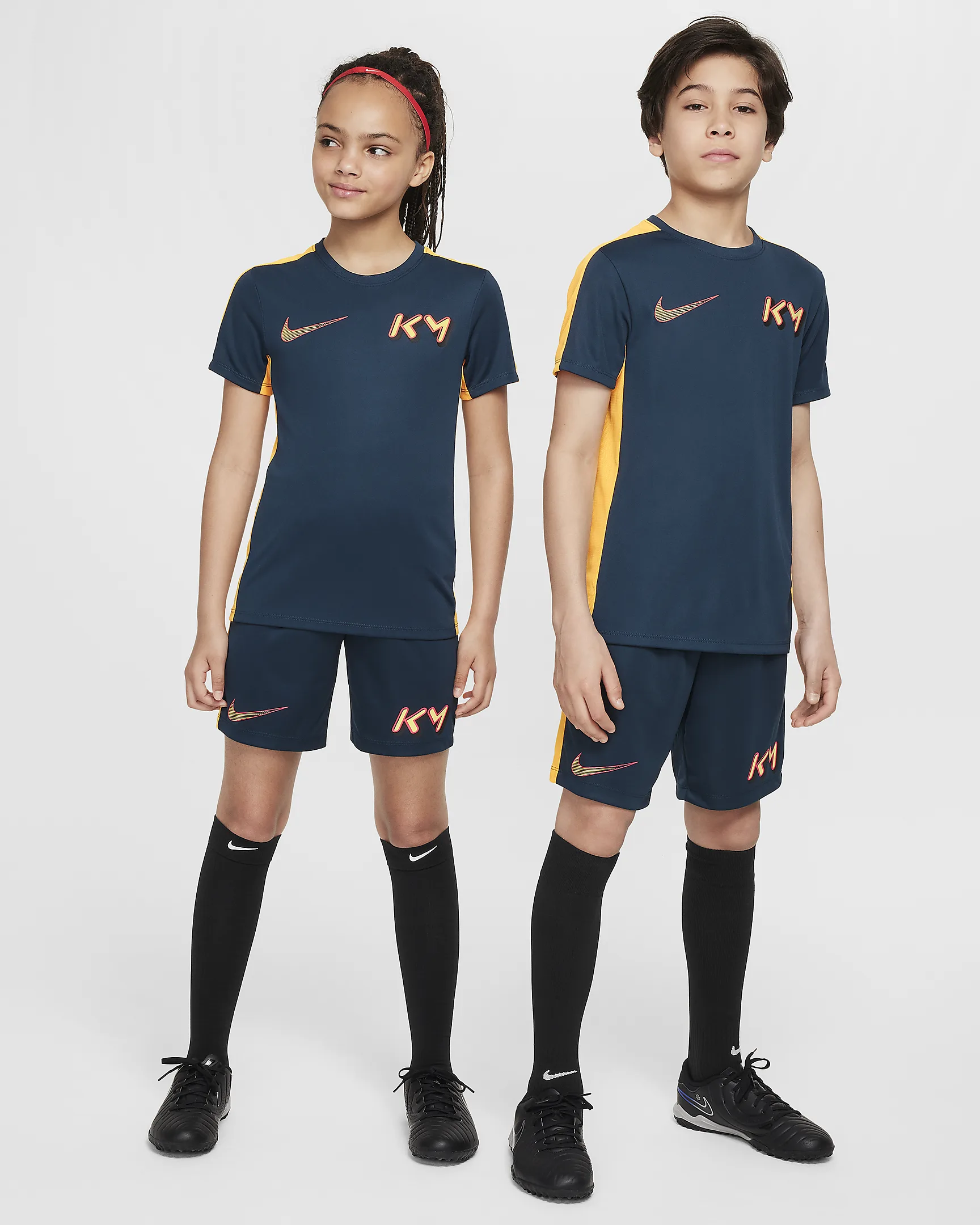 7.png NIKE DRI-FIT ACADEMY23 SOCCER TOP JUNIOR KILIAN MBAPPÉ ARMORY NAVY/LASER