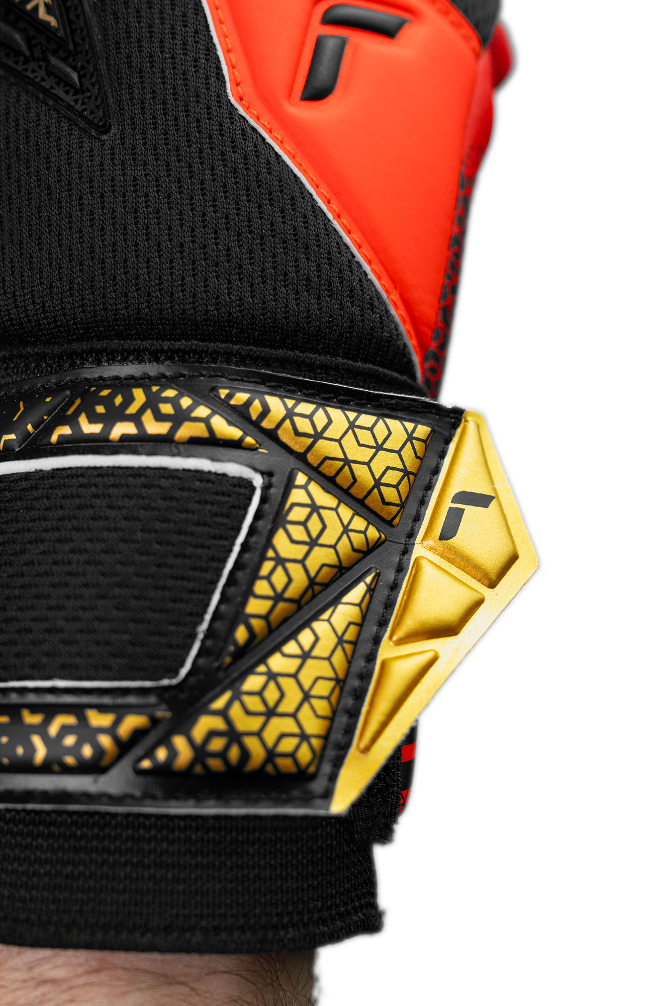 REUSCH ATTRAKT FREEGEL SILVER JUNIOR BLACK/GOLD/FIERY RED JUNIOR REUSCH ATTRAKT FREEGEL SILVER JUNIOR BLACK/GOLD/FIERY RED JUNIOR