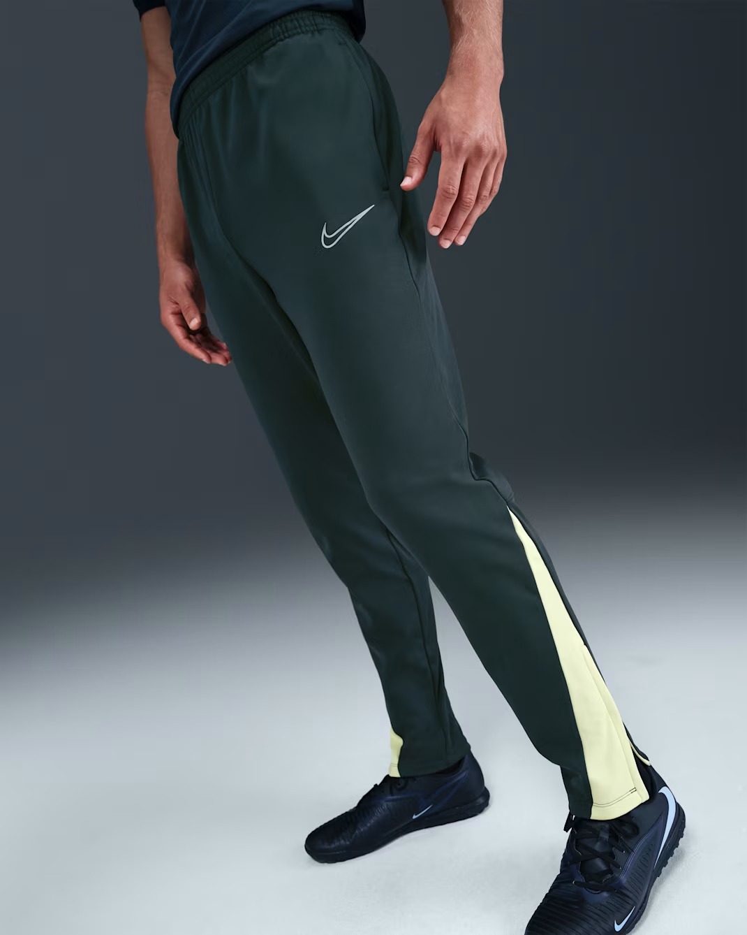 NIKE ACADEMY WINTER WARRIOR MEN'S DRI-FIT ZIP GLOBAL FOOTBALL PANT SEAWEED/LIMELIGHT