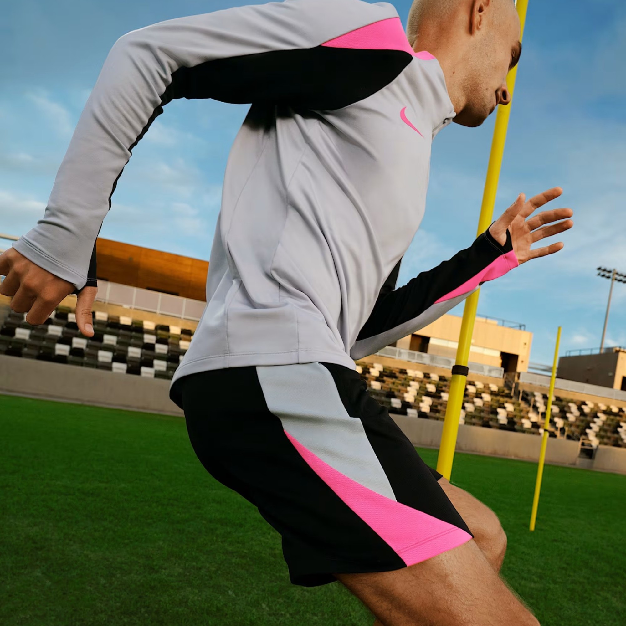 NIKE STRIKE MEN'S DRI-FIT SHORT BLACK/OCEAN CUBE/HYPER PINK