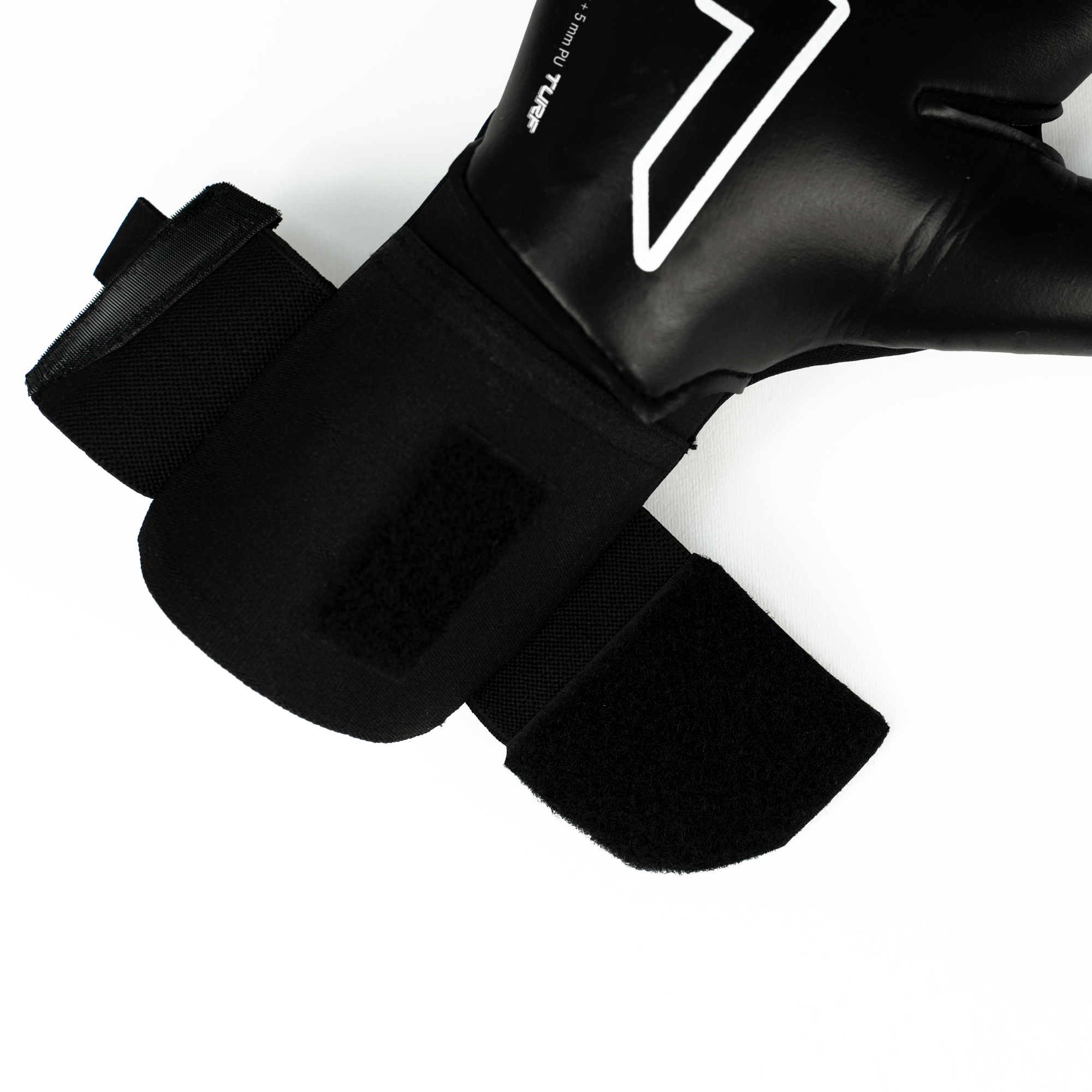 RINAT ARIES X TURF BLACK RINAT ARIES X TURF BLACK