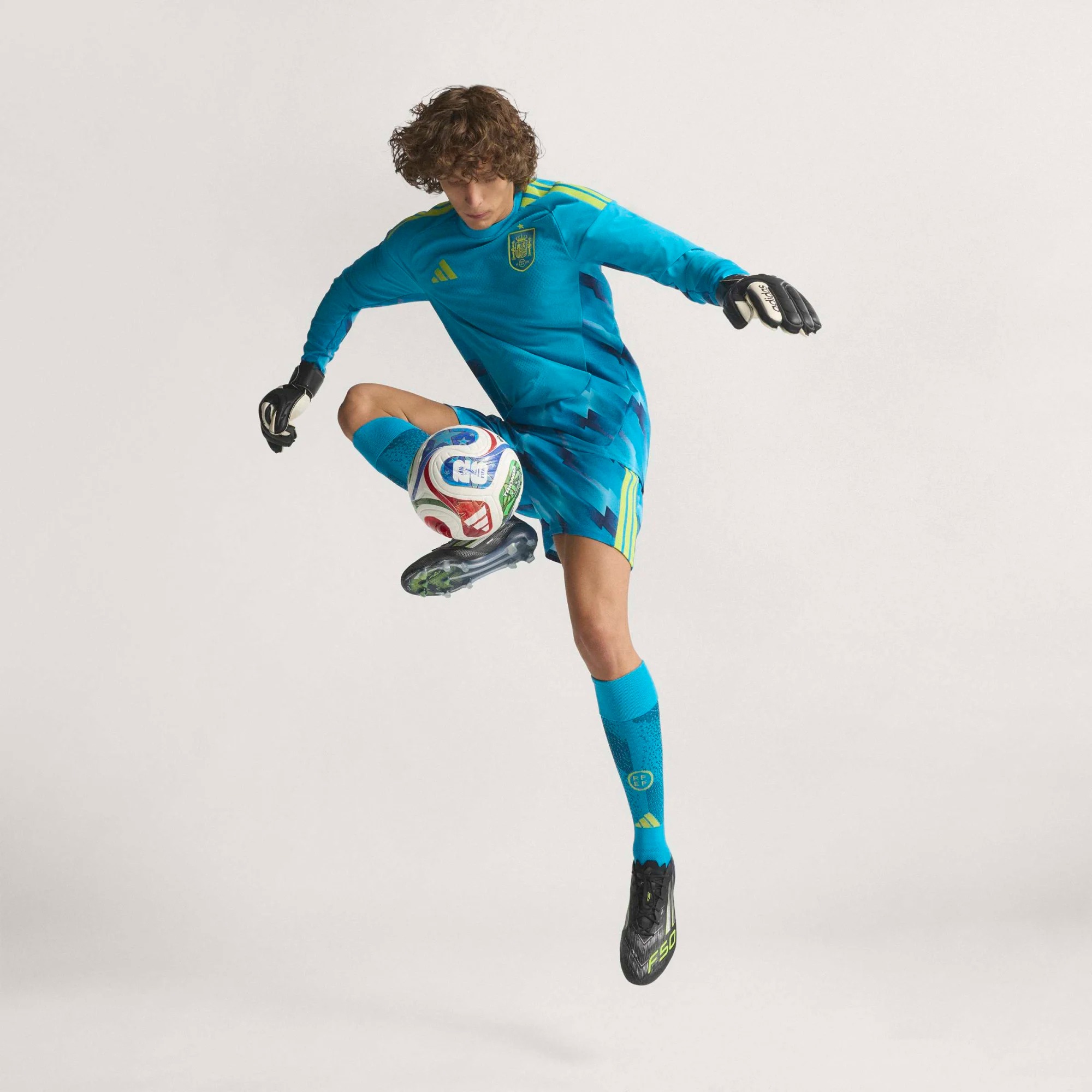 ADIDAS SPAIN 26 HOME AUTHENTIC GOALKEEPER JERSEY LS